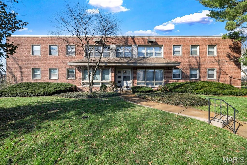 Photo of 3 Delcrest Court #102 University City MO 63124