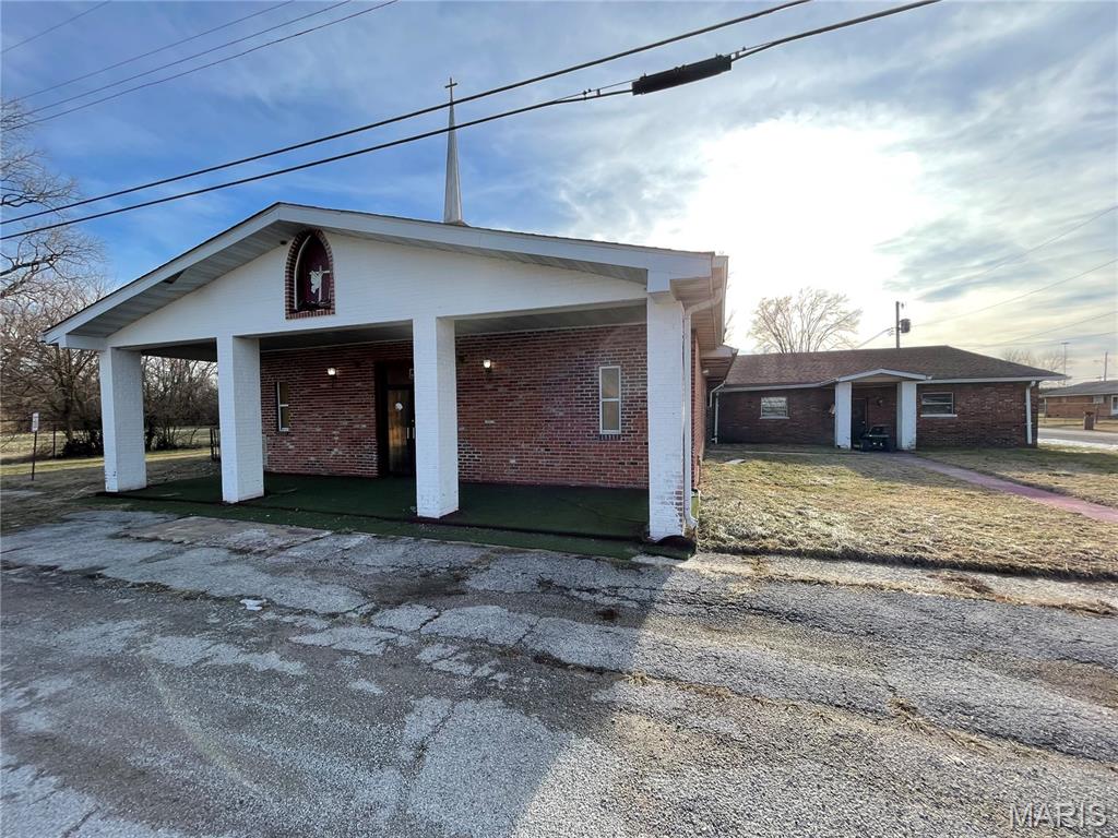 Photo of 2402 Tudor Avenue East St Louis IL 62207