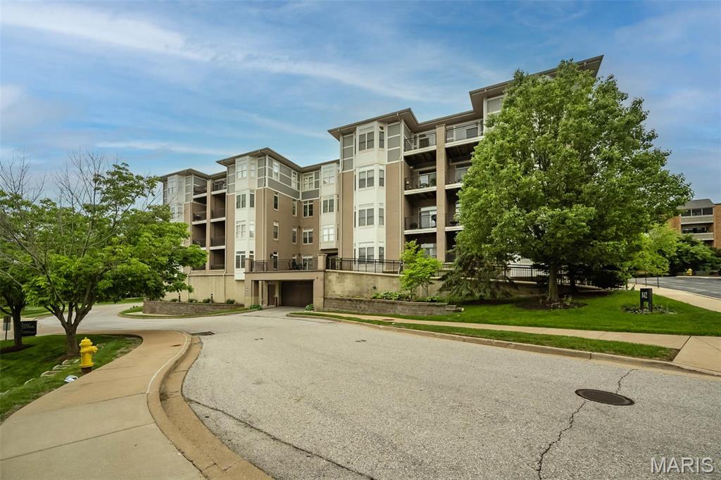 Photo of 842 N New Ballas Court #103 St Louis MO 63141