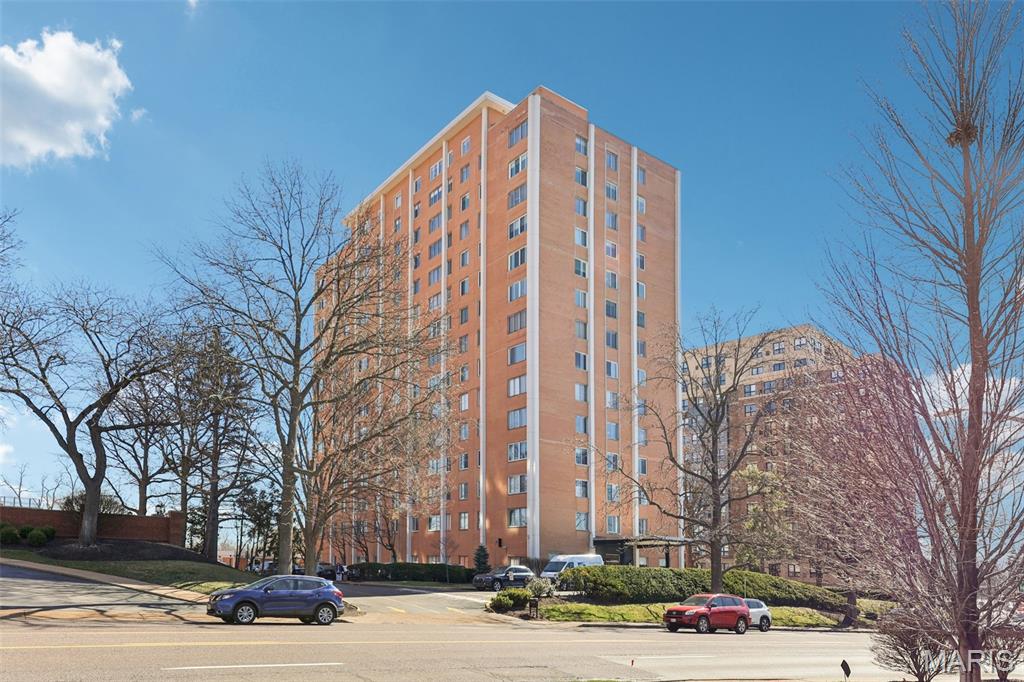 Photo of 900 S Hanley Road #7D St Louis MO 63105
