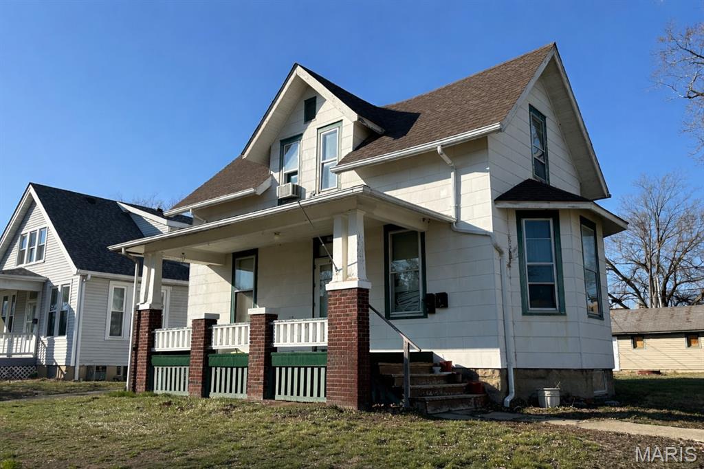 Photo of 821 12th Street Highland IL 62249