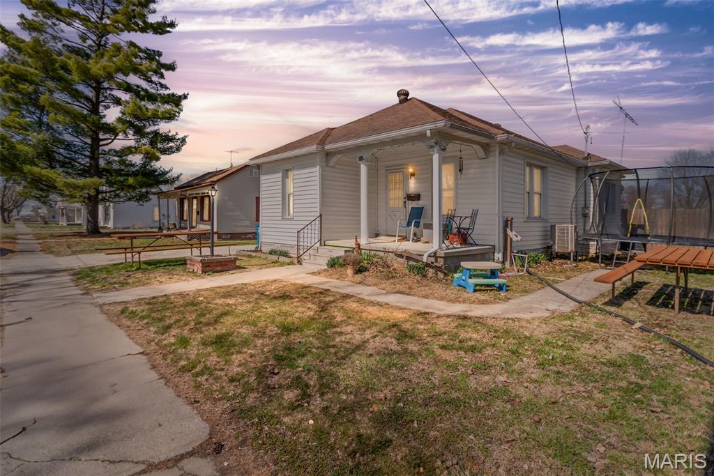Photo of 908 Locust Street Carrollton IL 62016
