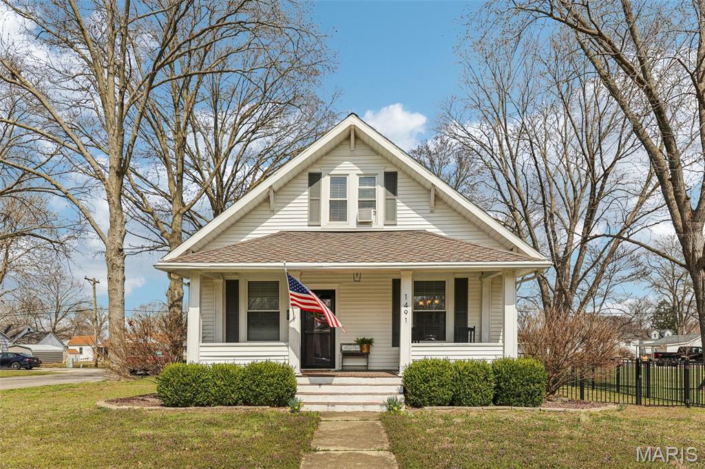 Photo of 1491 Clinton Street Carlyle IL 62231