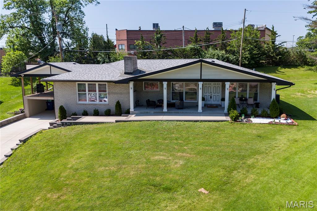 Photo of 9443 Oakwood Manor Lane Sunset Hills MO 63126
