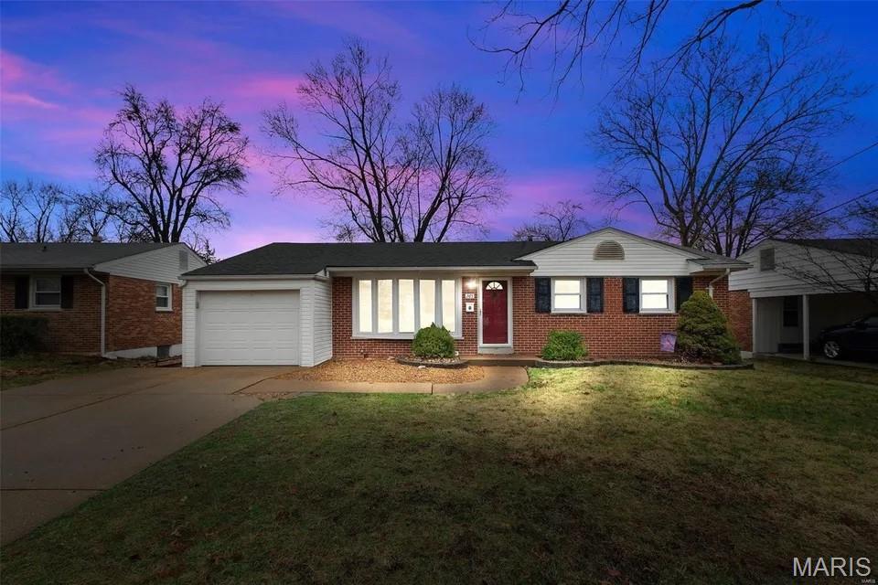 Photo of 265 W Saint Anthony Lane Florissant MO 63031