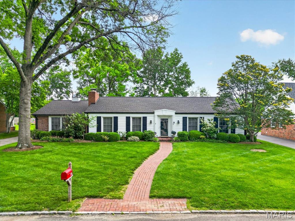 Photo of 26 Narragansett Drive Ladue MO 63124