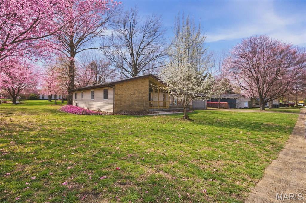 Photo of 908 M- East 10th Street Mountain Grove MO 65711