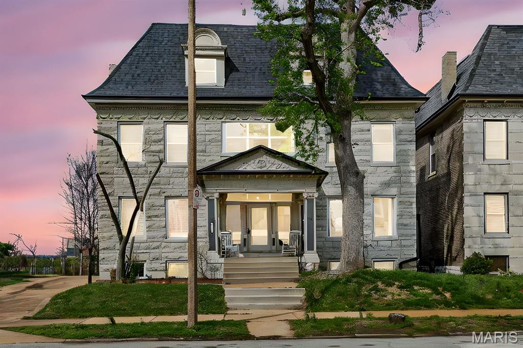 Photo of 5137 Washington Place St Louis MO 63108