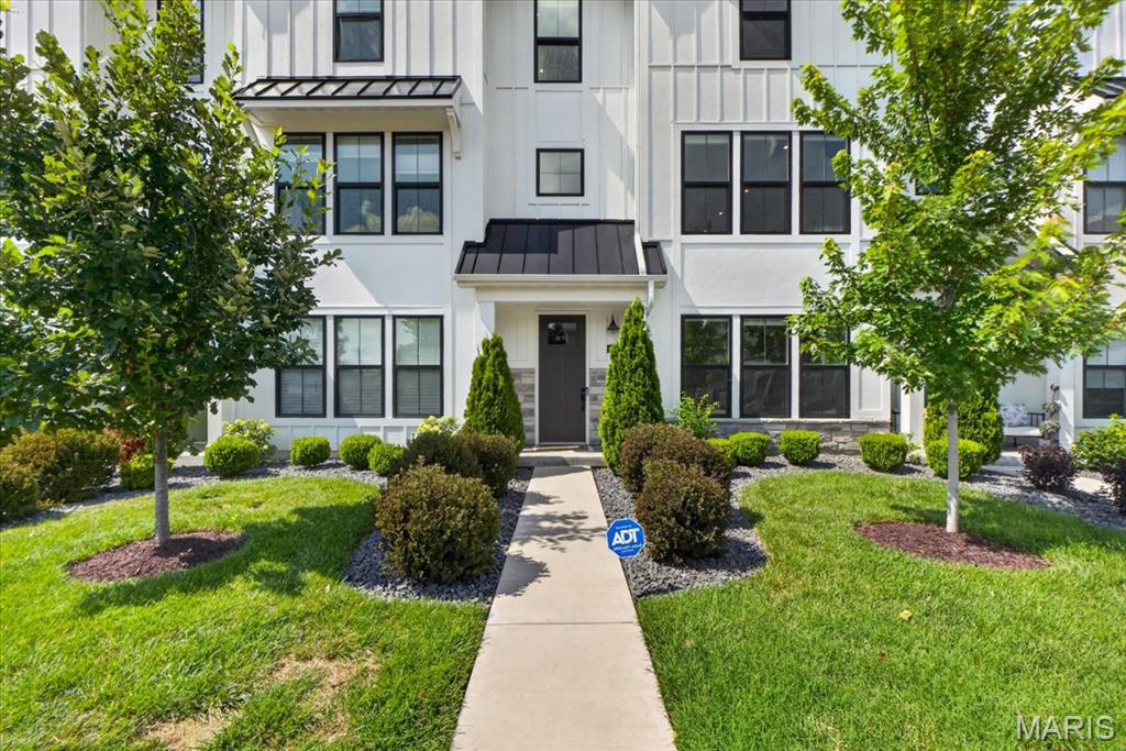 Photo of 8933 Eager Road St Louis MO 63144