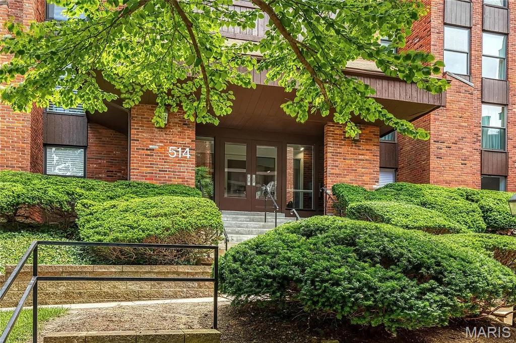 Photo of 514 Coeur De Royale Drive #404 Creve Coeur MO 63141
