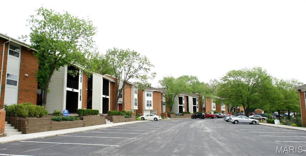 Photo of 1953 Greenglen Drive #303 St Louis MO 63122