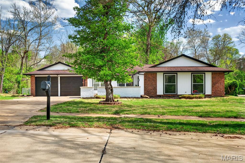 Photo of 117 Old Oaks Drive Ballwin MO 63011