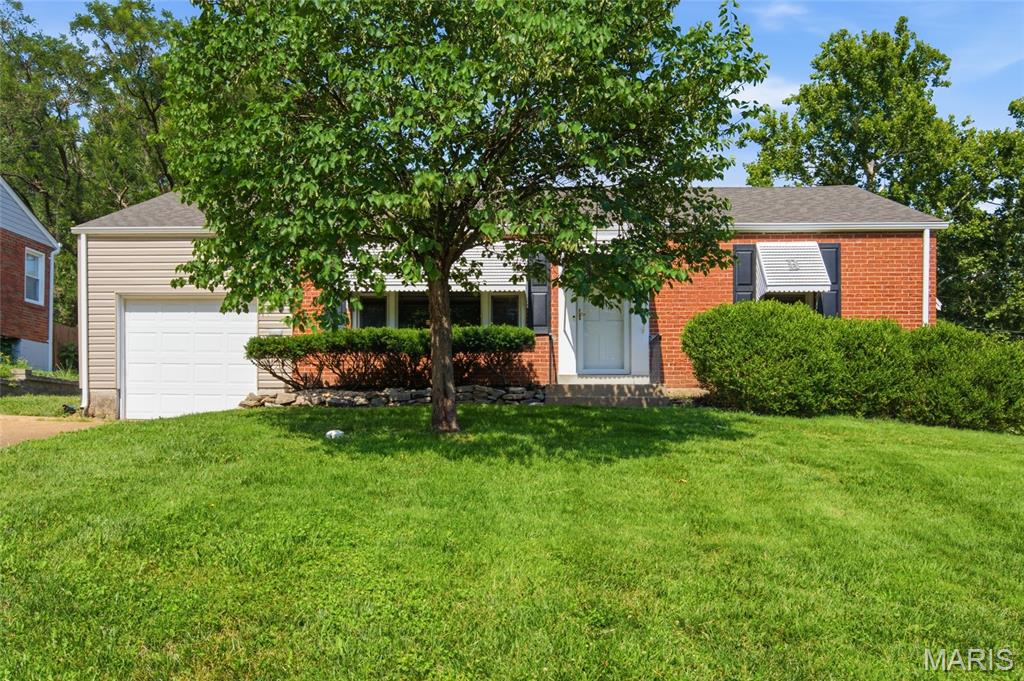 Photo of 1550 Grant Road Webster Groves MO 63119