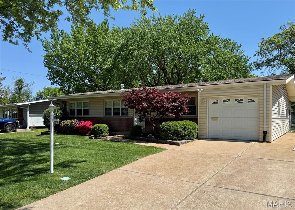 Photo of 1330 Spring Valley Drive Florissant MO 63033