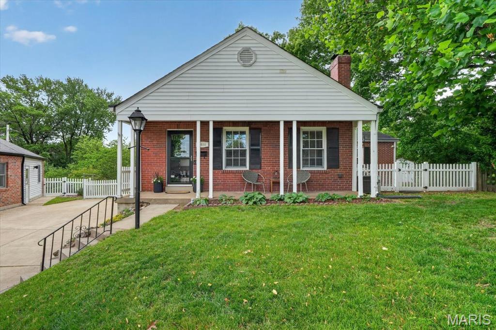 Photo of 8502 Douglas Court Brentwood MO 63144