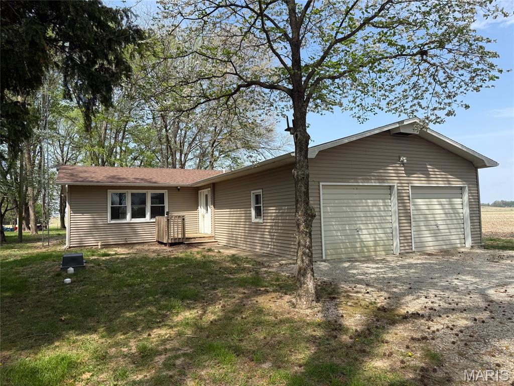 Photo of 1425 N Carlyle Road Vandalia IL 62471