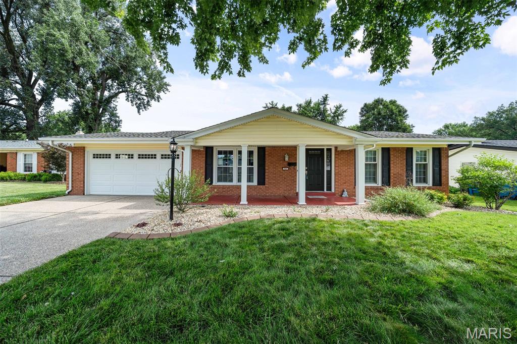 Photo of 731 Carriage Lane Hazelwood MO 63042