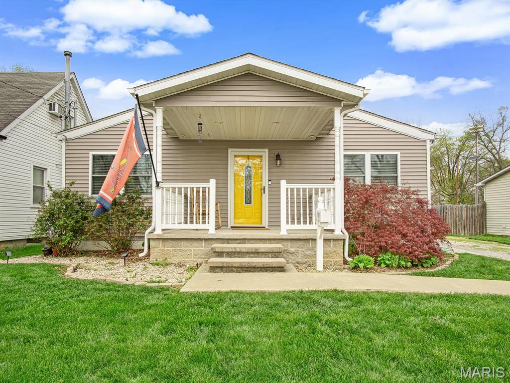 Photo of 402 S Elizabeth Street New Athens IL 62264