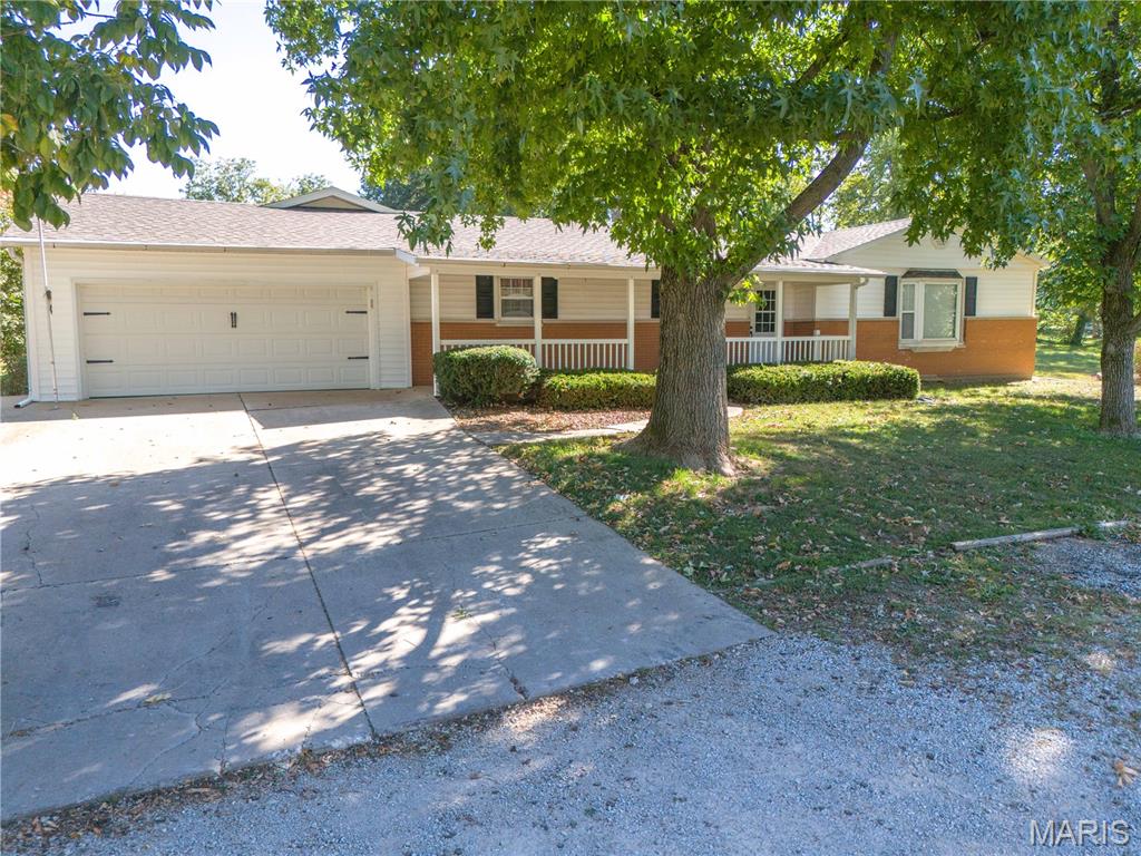 Photo of 826 S Elm Street Vandalia IL 62471