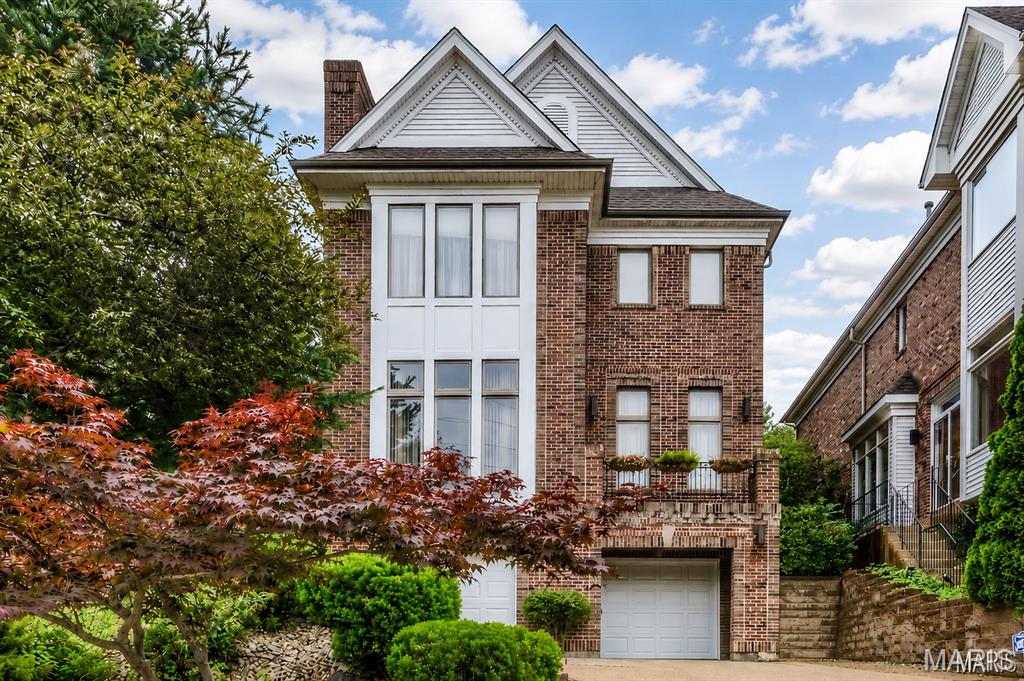 Photo of 350 N Meramec Avenue Clayton MO 63105
