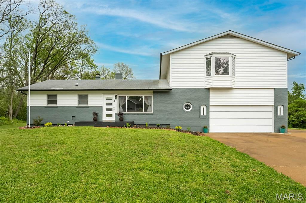 Photo of 270 E Skyline Drive Ballwin MO 63011