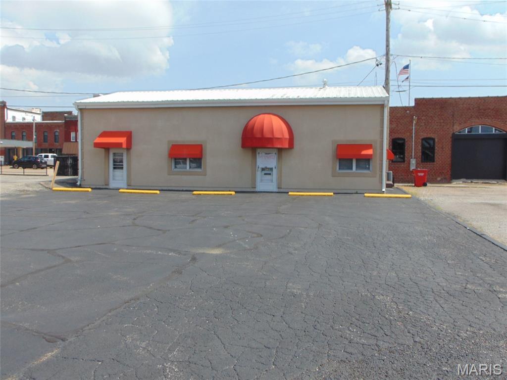 Photo of 22 S Oak Street Duquoin IL 62832