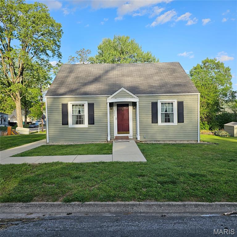 Photo of 302 S Chamberlin Street Lebanon IL 62254