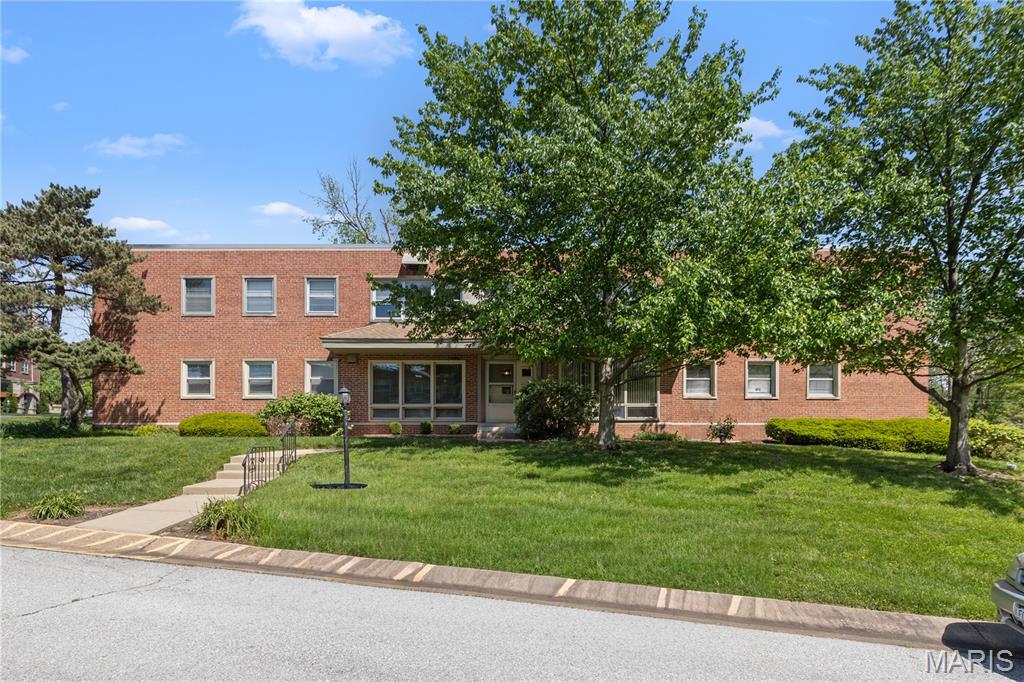 Photo of 5 Delcrest Court #101 University City MO 63124
