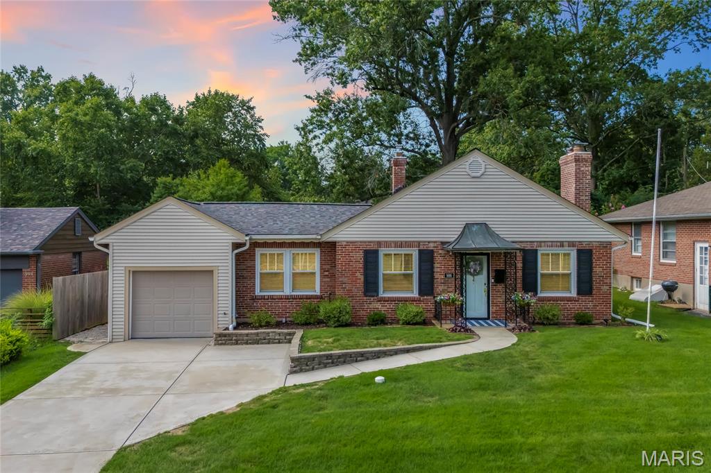 Photo of 986 Glenbrook Avenue Glendale MO 63122