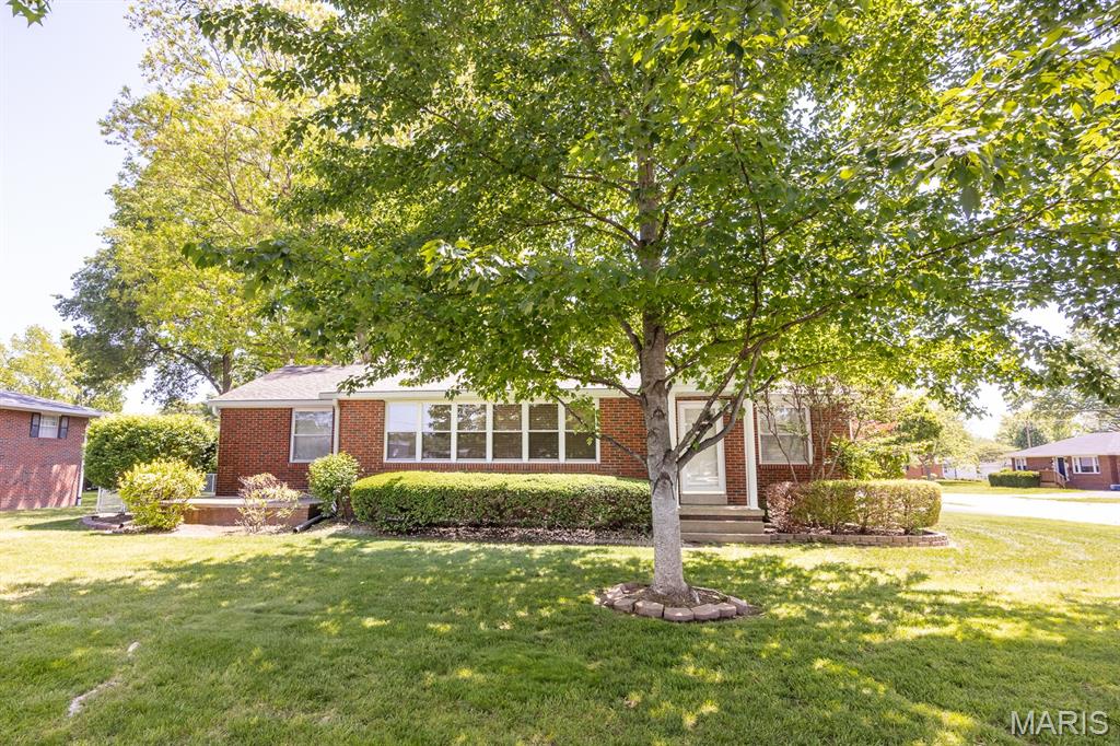 Photo of 402 N 6th Street Mascoutah IL 62258