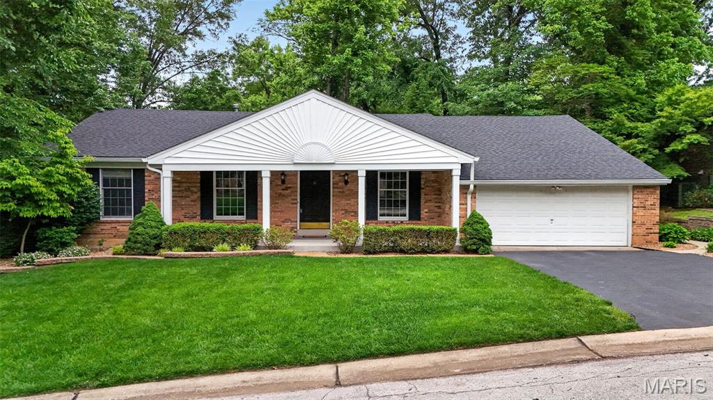 Photo of 12464 Meadow Green Place St Louis MO 63141