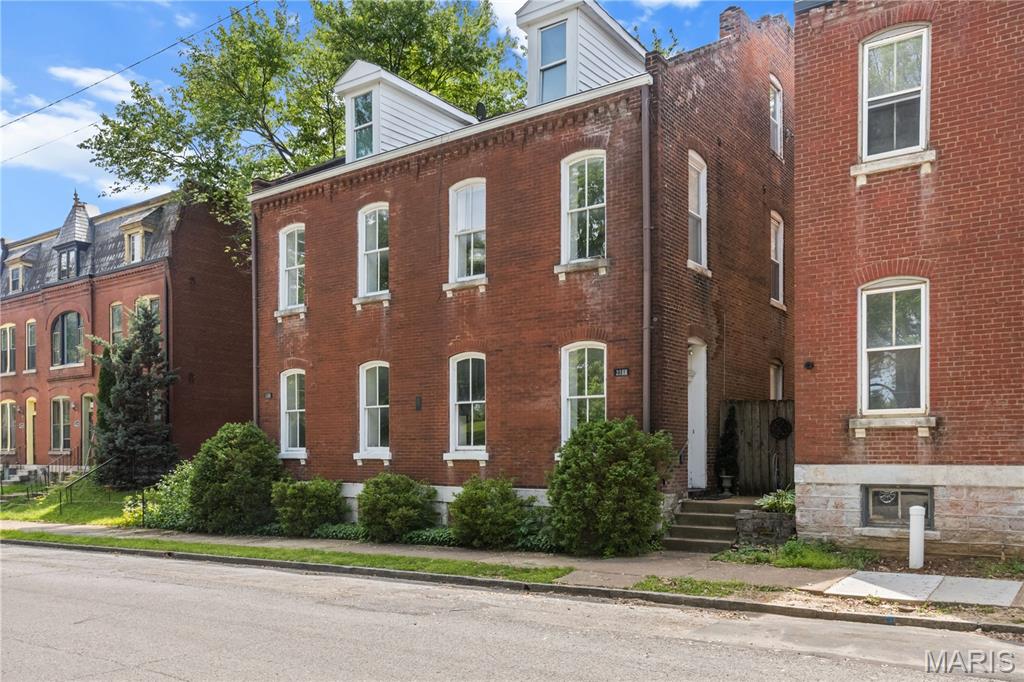 Photo of 2218 Wyoming Street St Louis MO 63118