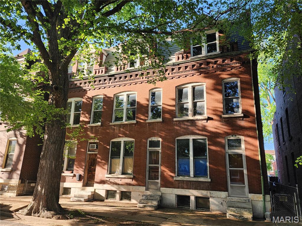 Photo of 729 Shenandoah Avenue St Louis MO 63104