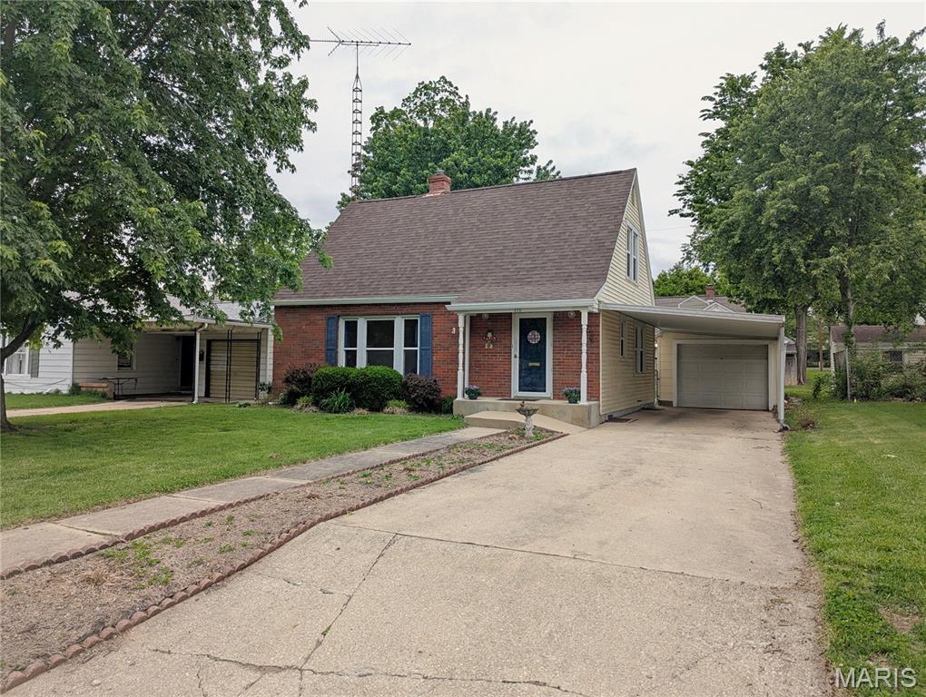 Photo of 615 E Oak Street Greenville IL 62246