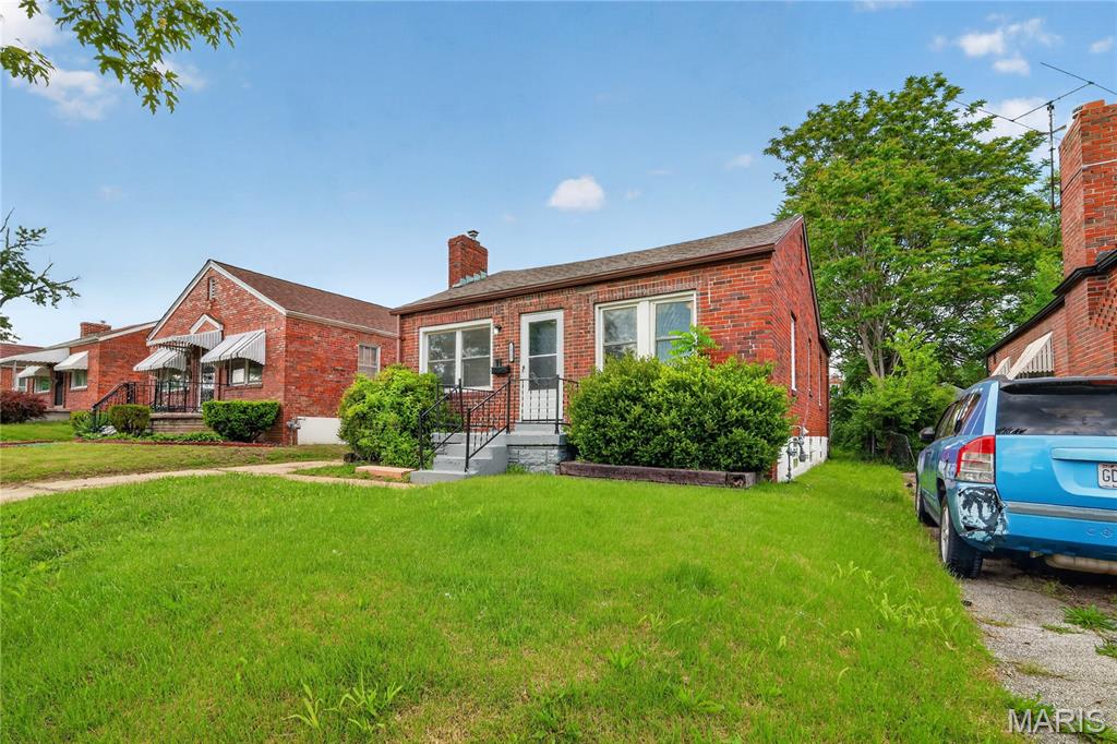 Photo of 1823 Eton Lane St Louis MO 63147