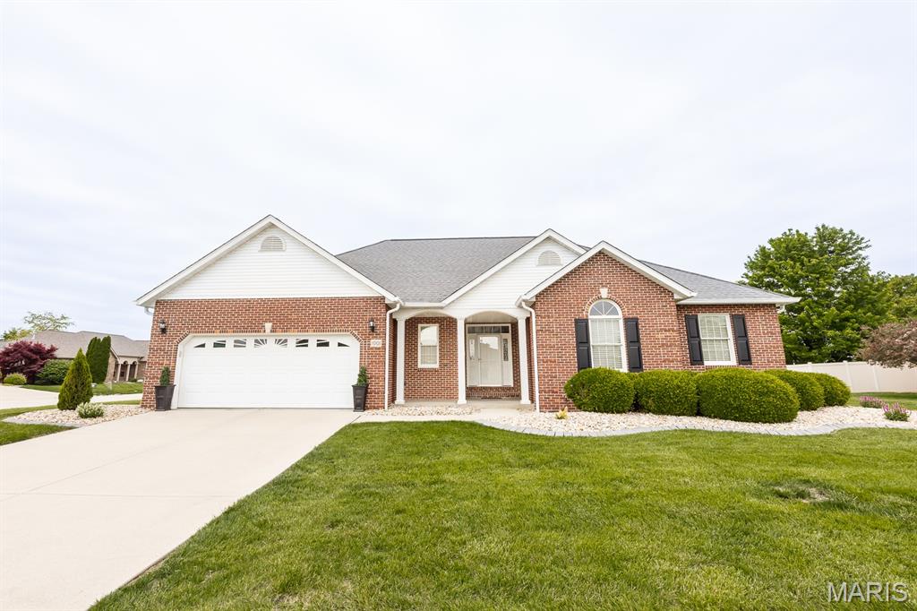 Photo of 1001 Remington Street Mascoutah IL 62258