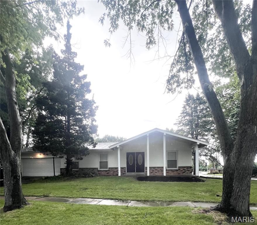 Photo of 5891 Sir Edward Lane Florissant MO 63033