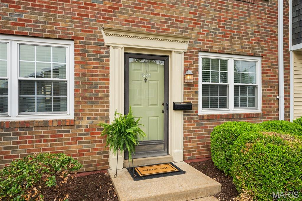 Photo of 1541 E Swan Circle Brentwood MO 63144