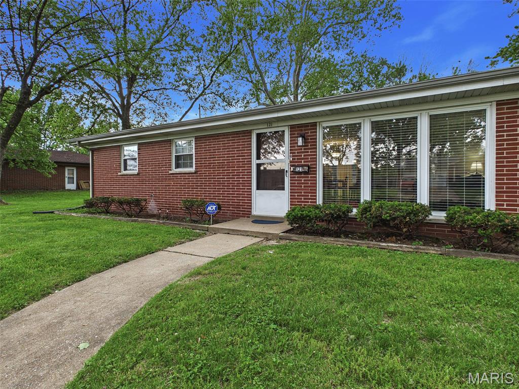 Photo of 121 Sheffield Drive Belleville IL 62223