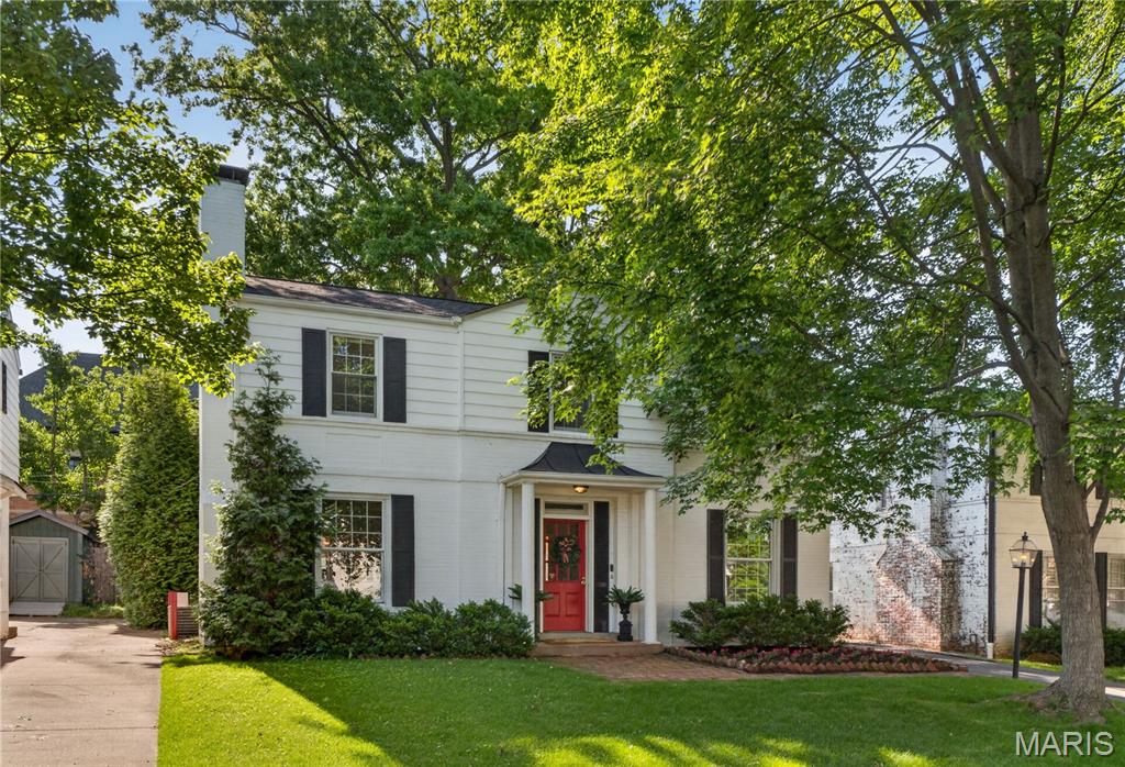 Photo of 8514 Colonial Lane Ladue MO 63124