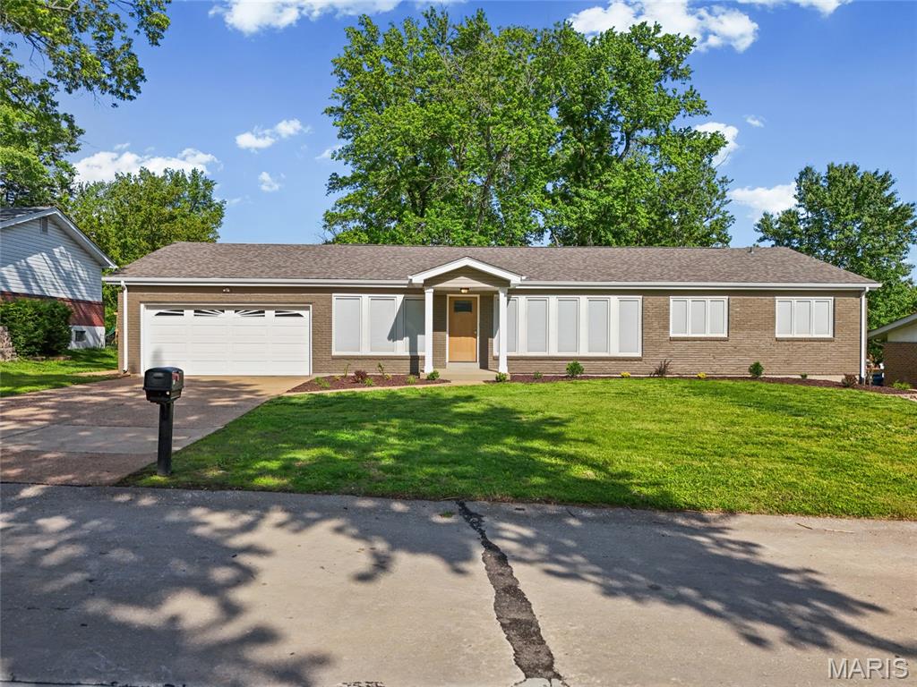 Photo of 762 Ambois Drive Creve Coeur MO 63141