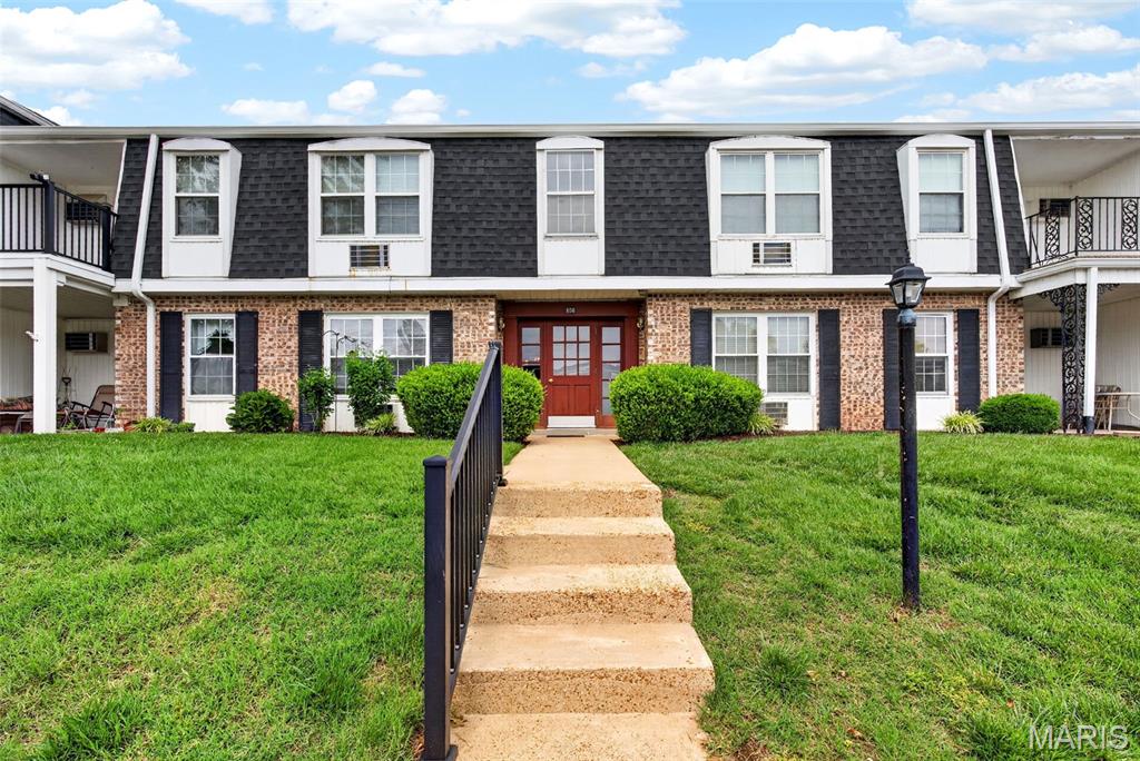 Photo of 808 Dumont Place #E St Louis MO 63125