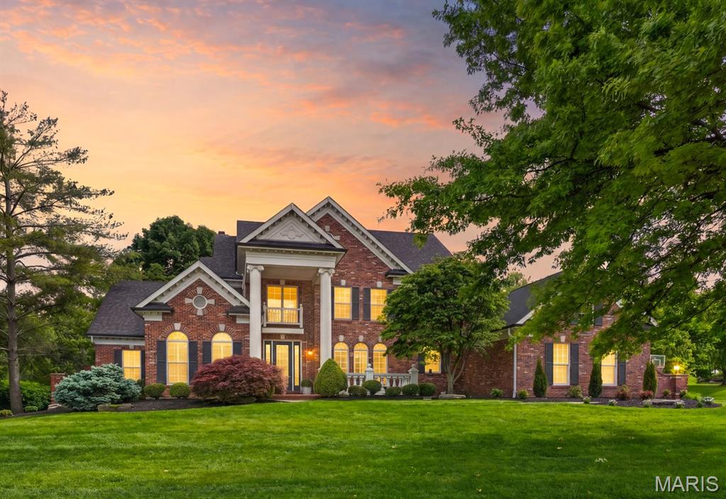 Photo of 1012 Greystone Manor Parkway Chesterfield MO 63005