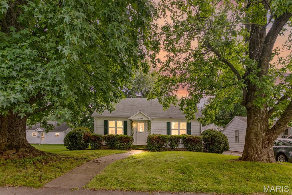 Photo of 114 Andrew Avenue Jerseyville IL 62052