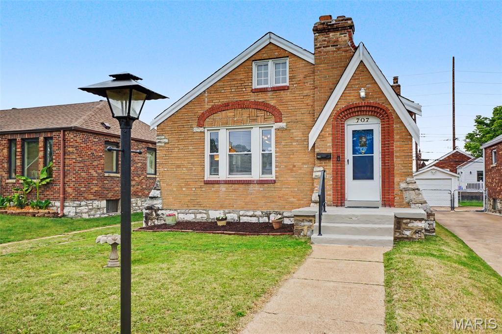 Photo of 707 Bellavilla Drive Bella Villa MO 63125