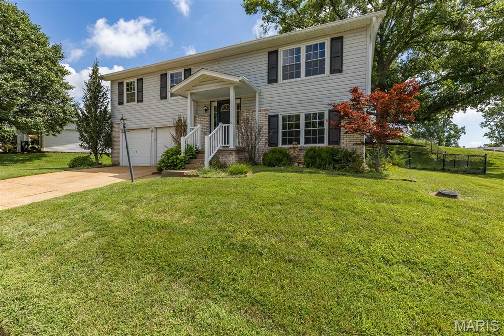 Photo of 5572 Brookton Way St Louis MO 63128
