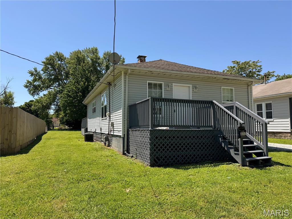 Photo of 2217 Locust Avenue Alton IL 62002