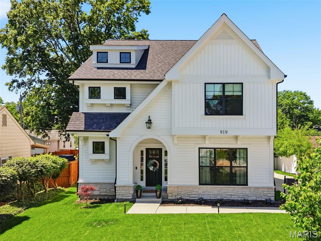 Photo of 919 Poinsetta Lane Kirkwood MO 63122