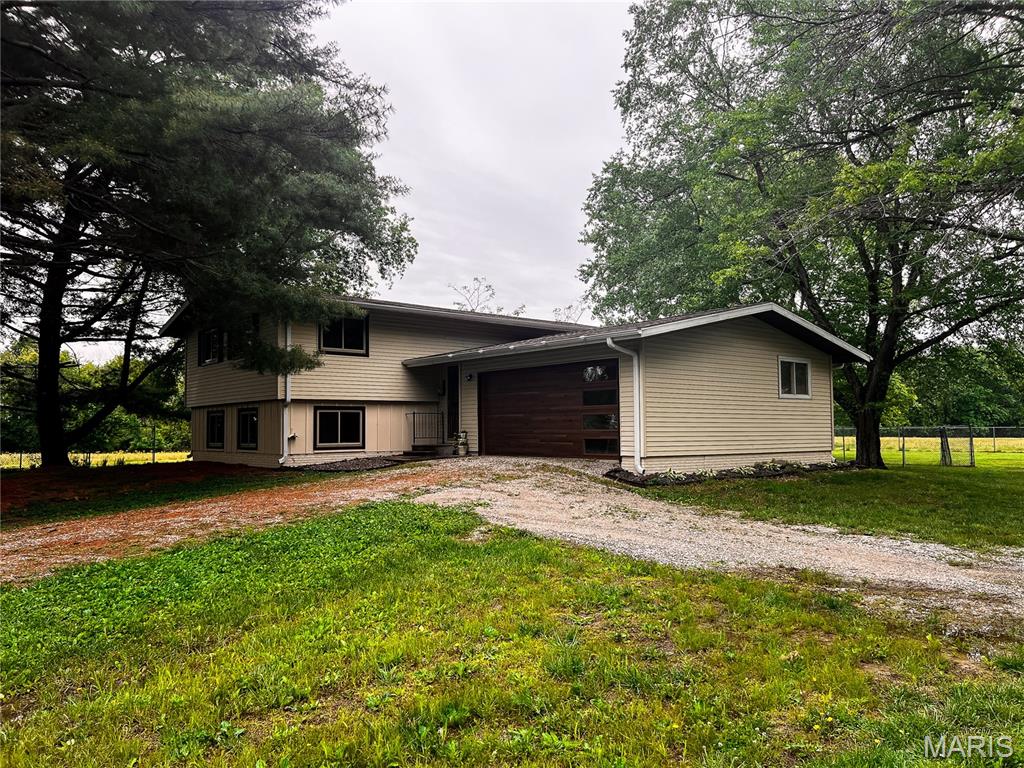 Photo of 375 Lakeview Drive Shattuc IL 62231