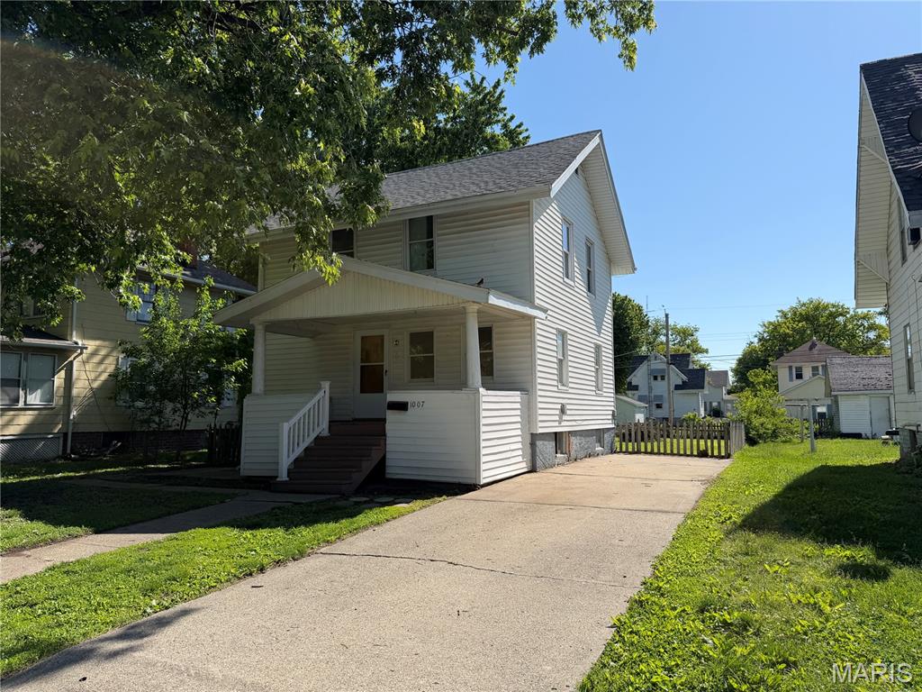 Photo of 1007 Sumner Street Carlinville IL 62626